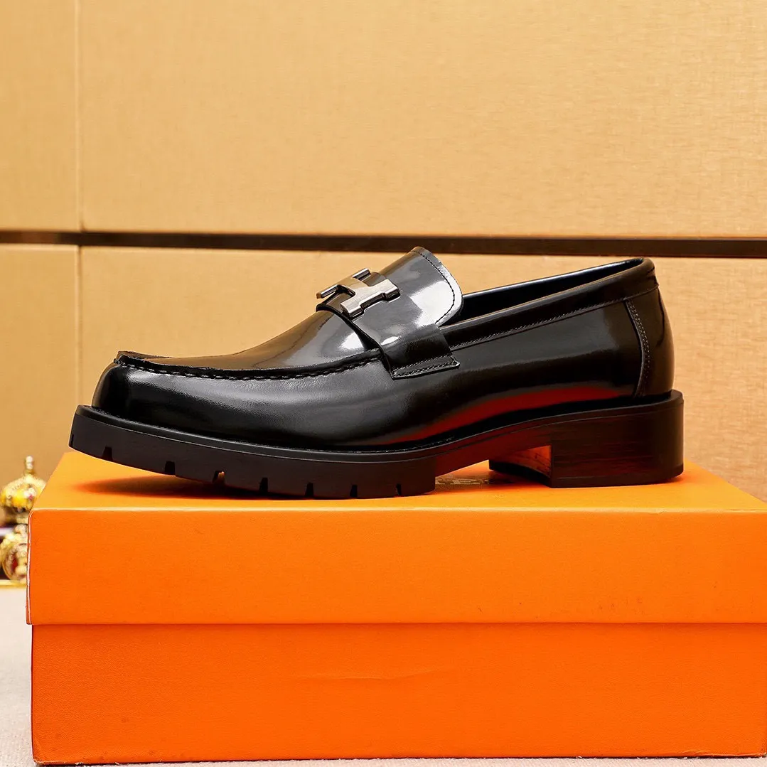 Men's shoes 💰460 💐 Product trademark: HERMES "Hermès" casual leather shoes Regular size: 39-44 (38.45🉑️customized) Product materials: Selected imported first-layer open-edge beaded cowhide upper + classic hardware buckle, imported water-dyed 🐂 cowhide lining. Strong three-dimensional visual effect, non-slip and wear-resistant rubber outsole Color: 1⃣️color optional